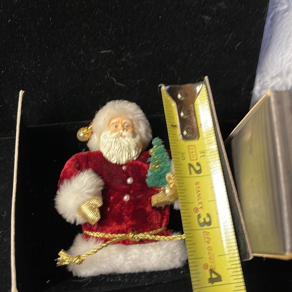 Avon /1995 Victorian Santa Pin Ornament NIB (box has tear) Pin - Picture 5 of 6
